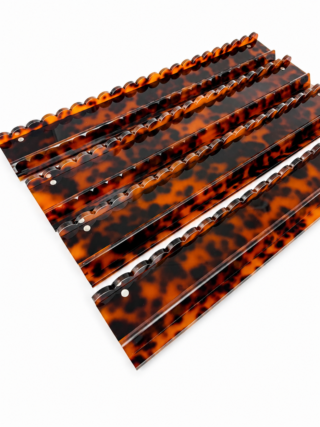 Tortoiseshell rack with tiles